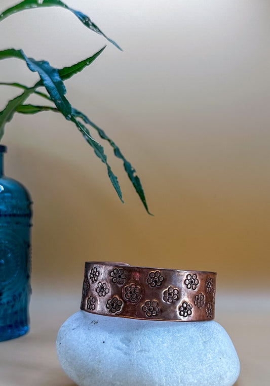 Copper daisy motif bangle