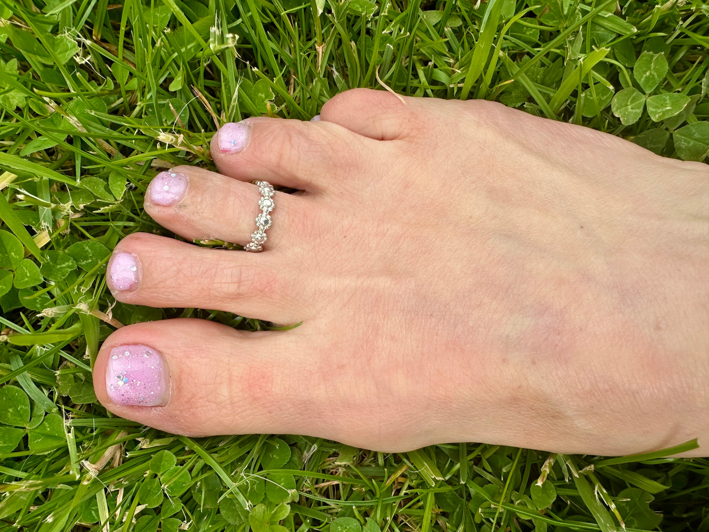 Daisy chain toe ring