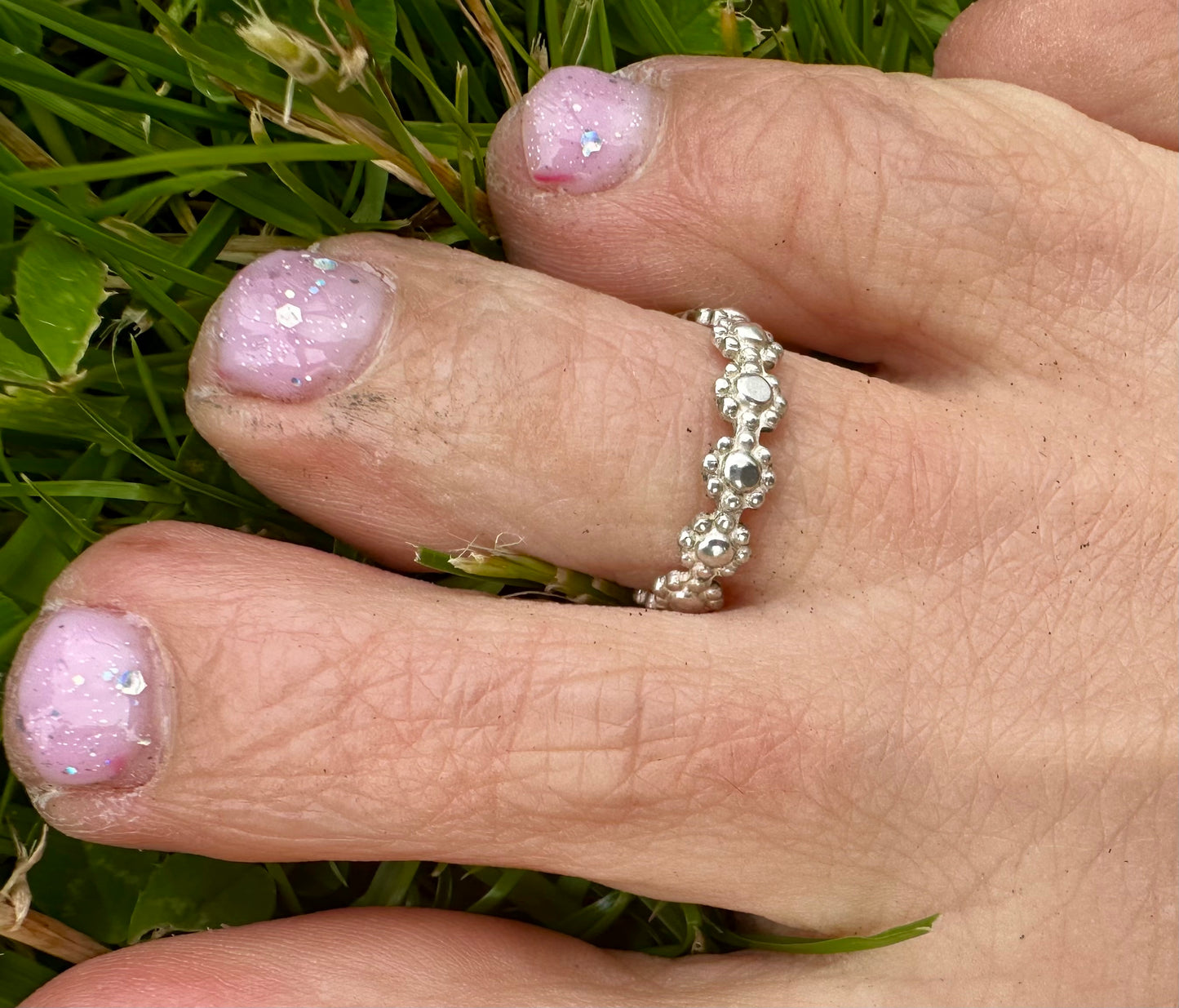 Daisy chain toe ring