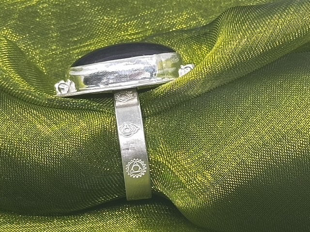 Chakra Amethyst ring