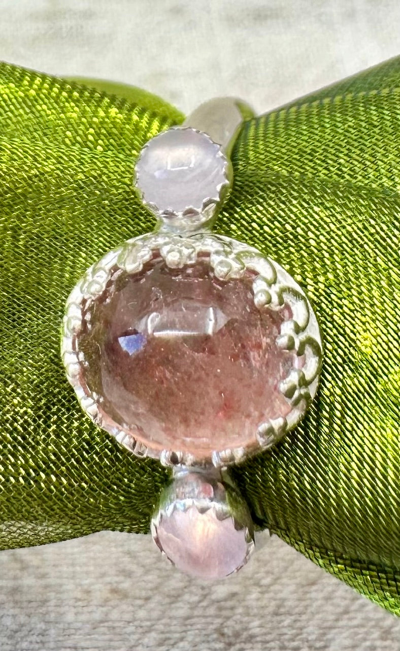 Cherry quartz and moonstone ring