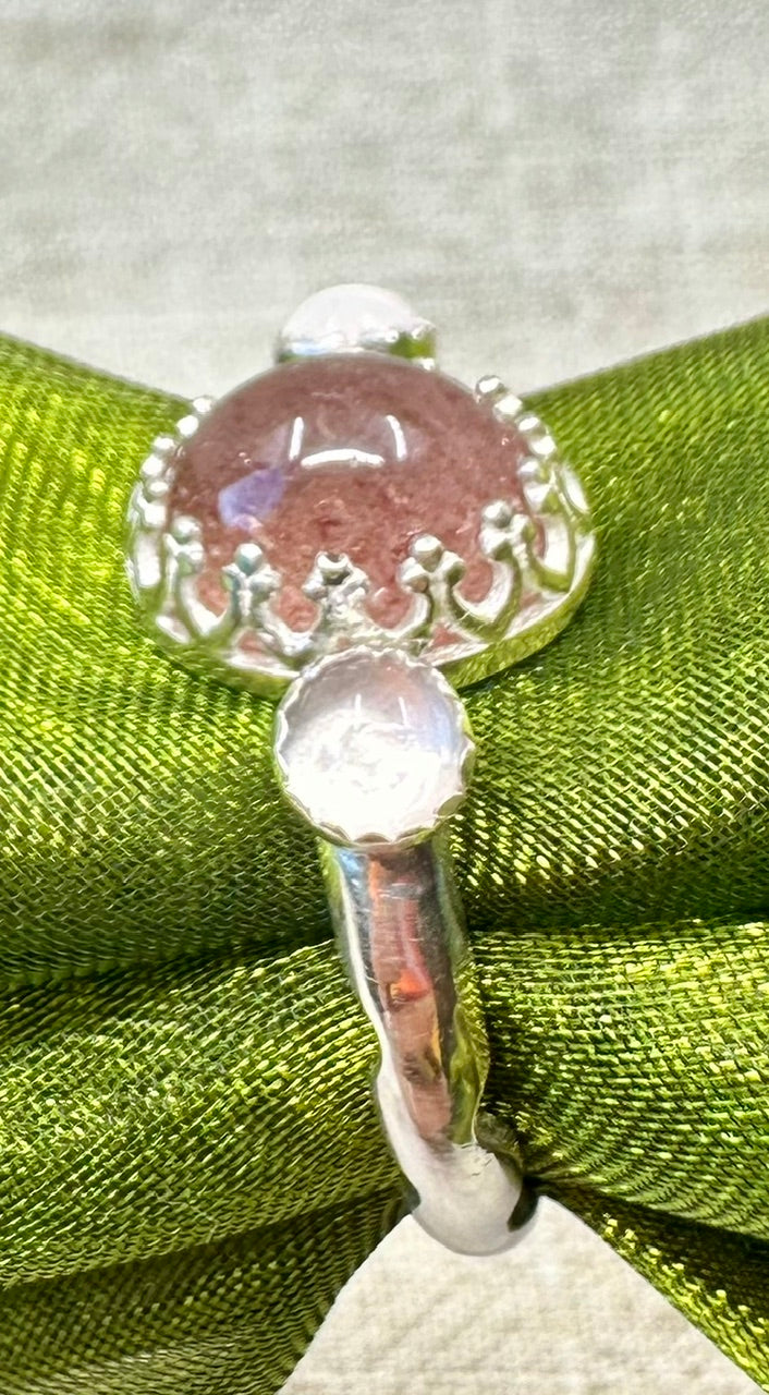 Cherry quartz and moonstone ring