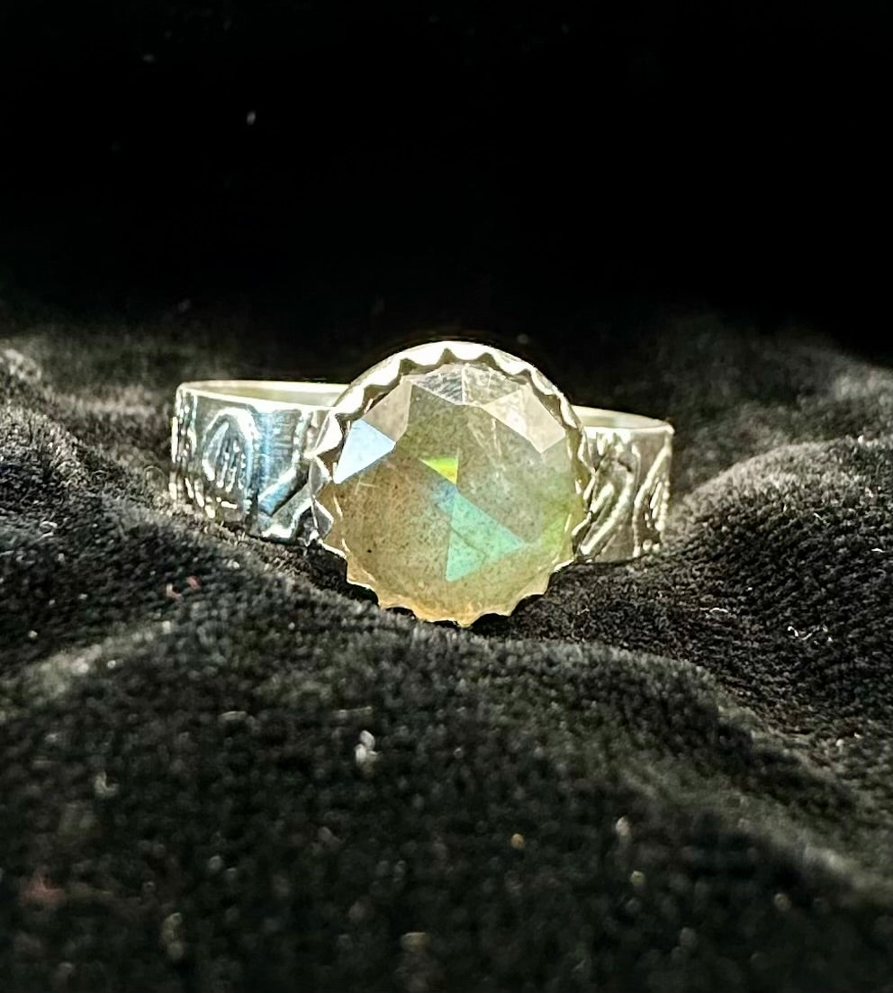 Labradorite Oak Ring