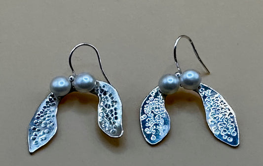 Mistletoe Pearl earrings