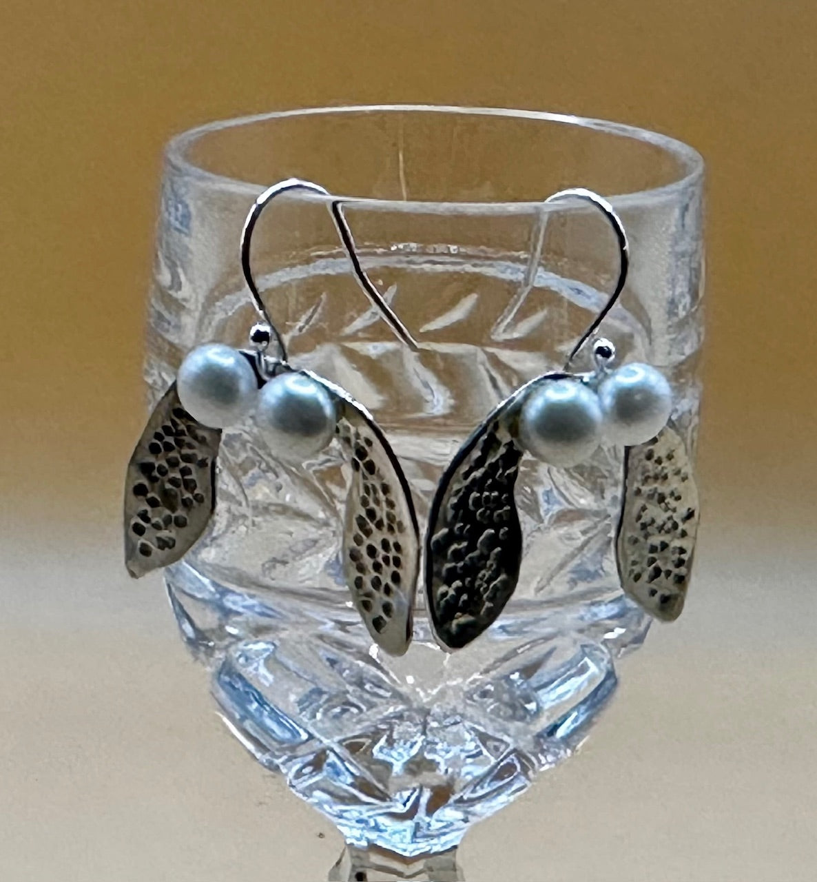 Mistletoe Pearl earrings